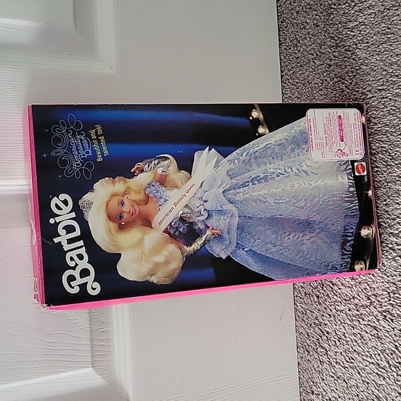 American Beauty Queen Barbie - Picture 6 of 8